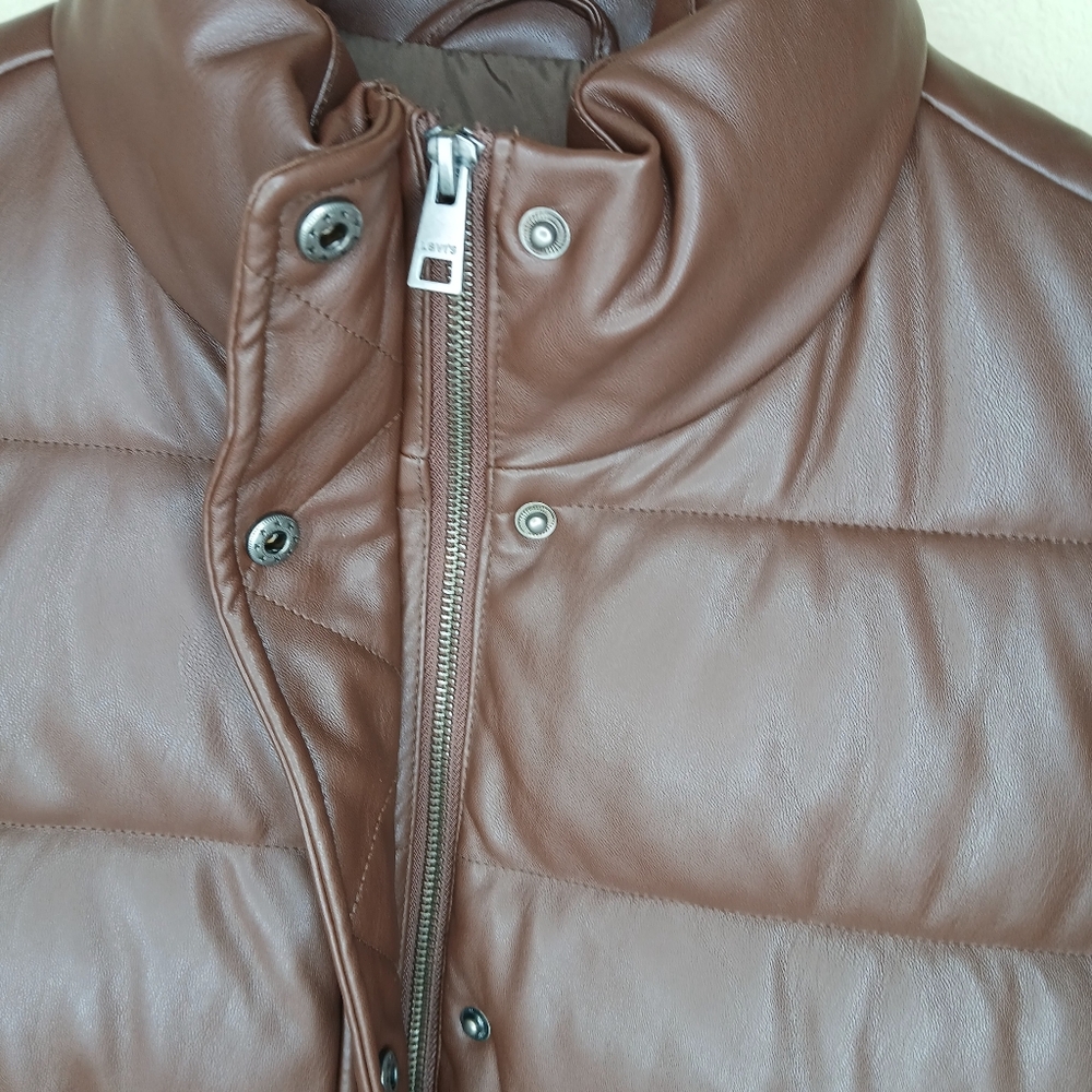 Levi's Chocolate Brown Puffer Vest With Belt Womens Size Small NWOT - Picture 6 of 15